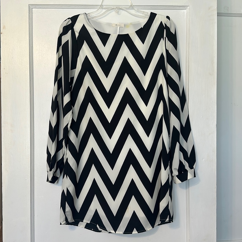 Black & White Chevron Long Sleeve Dress - size S